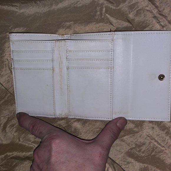 Vintage Volcom wallet.Rare find,Pre-loved, excellent condition,but some chafing - Picture 4 of 10